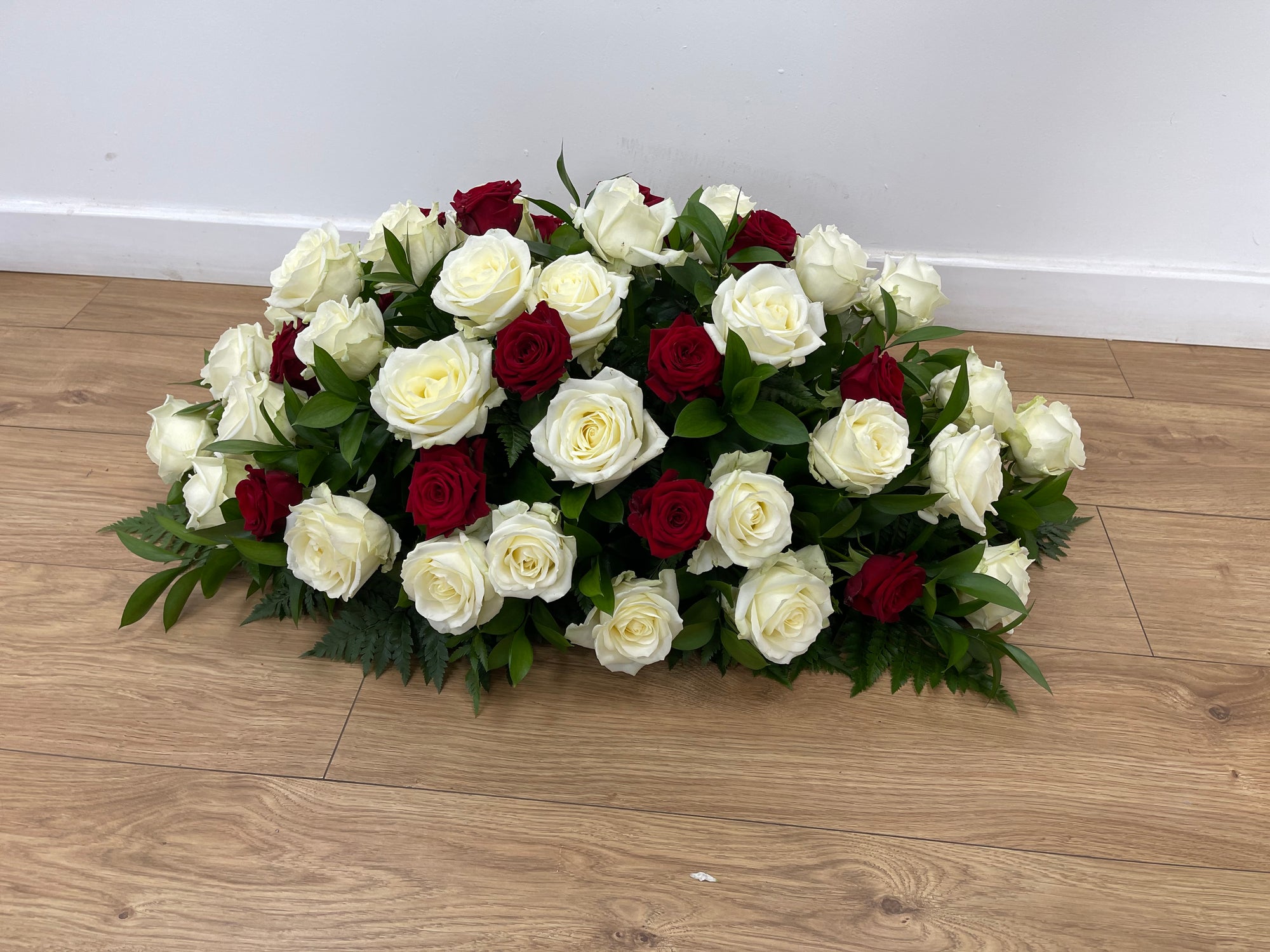 Red &amp; White Rose Spray